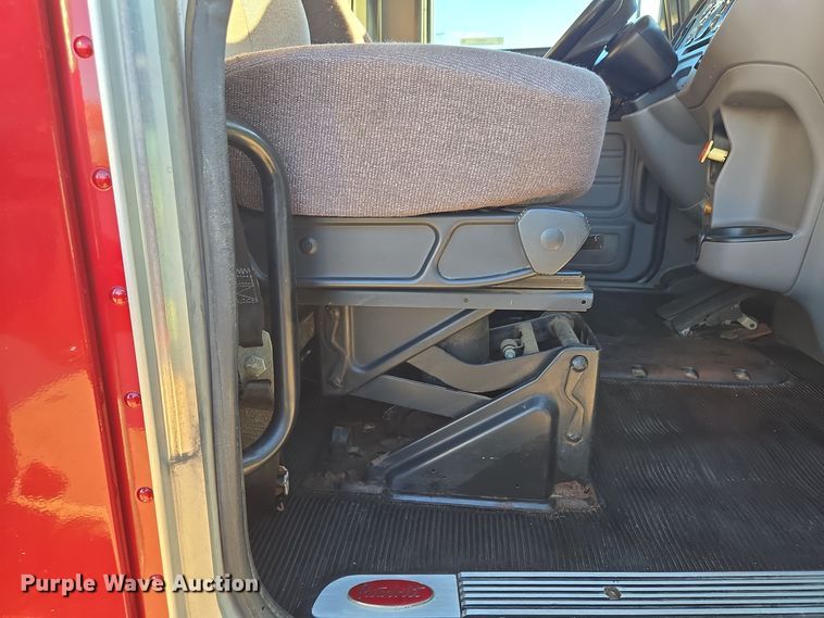 image for item EQ3577 2013 Peterbilt 386 semi truck