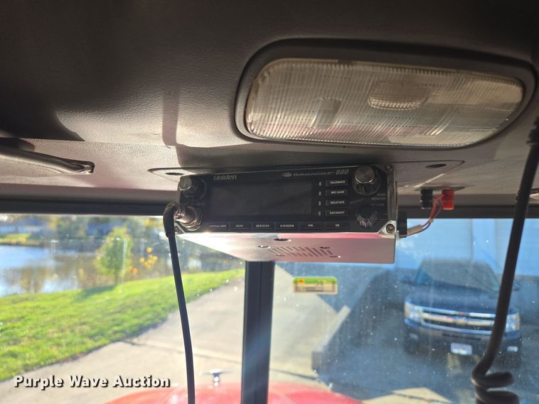 image for item EQ3577 2013 Peterbilt 386 semi truck