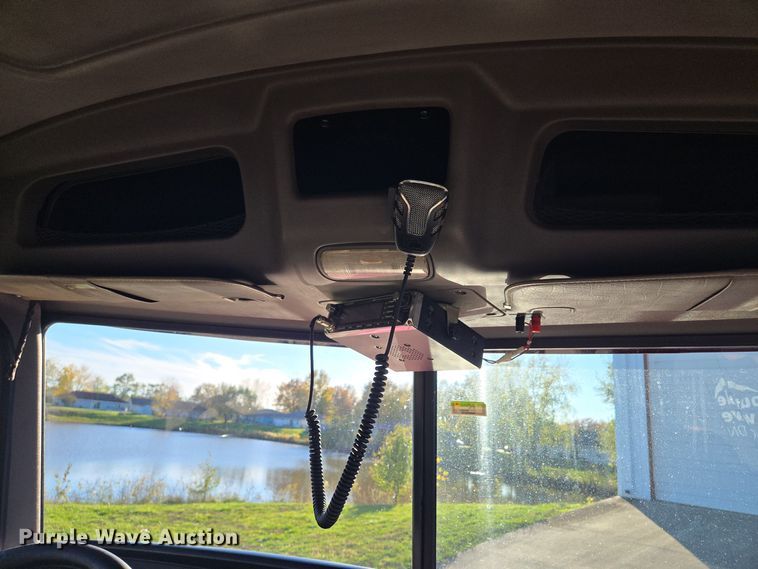 image for item EQ3577 2013 Peterbilt 386 semi truck