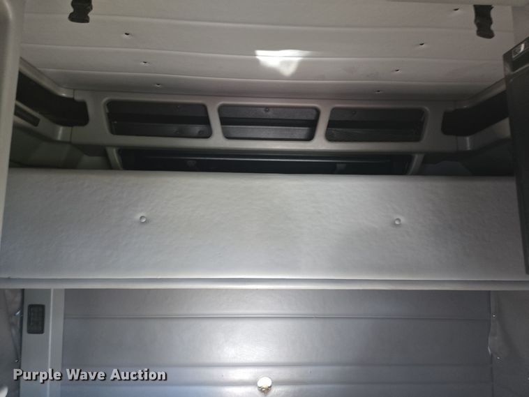 image for item EQ3577 2013 Peterbilt 386 semi truck