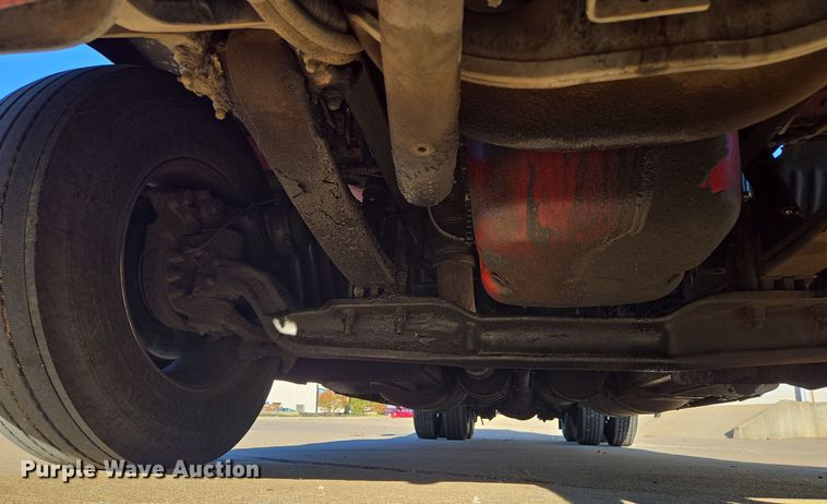 image for item EQ3577 2013 Peterbilt 386 semi truck