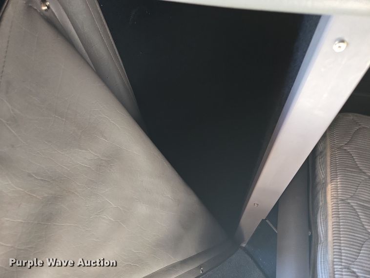 image for item EQ3577 2013 Peterbilt 386 semi truck