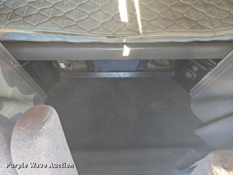 image for item EQ3577 2013 Peterbilt 386 semi truck