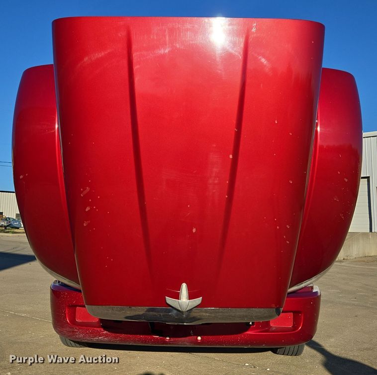 image for item EQ3577 2013 Peterbilt 386 semi truck