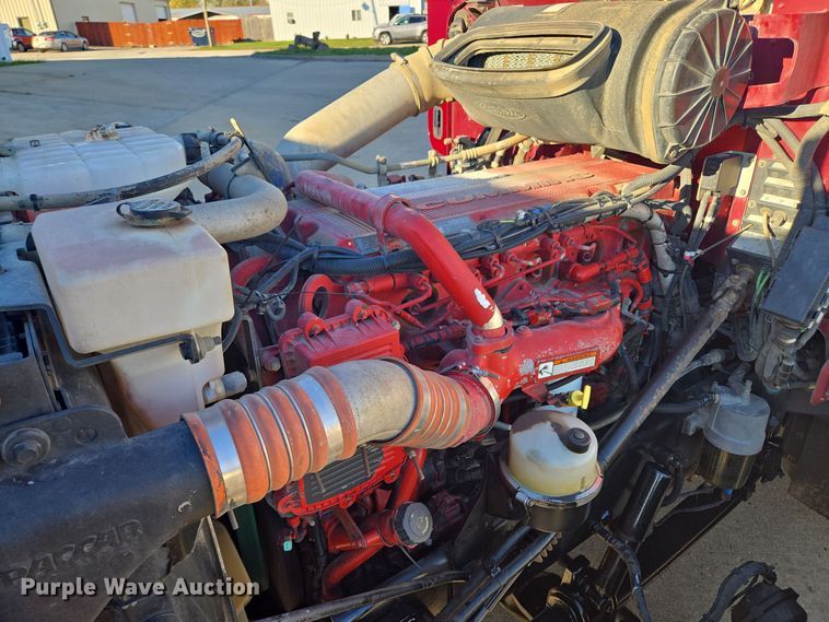 image for item EQ3577 2013 Peterbilt 386 semi truck