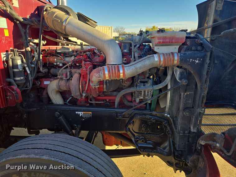 image for item EQ3577 2013 Peterbilt 386 semi truck