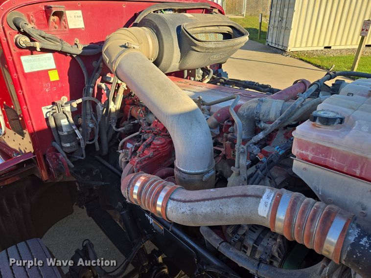 image for item EQ3577 2013 Peterbilt 386 semi truck