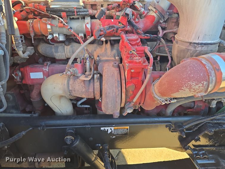 image for item EQ3577 2013 Peterbilt 386 semi truck