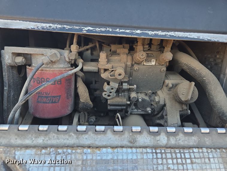 image for item EQ3577 2013 Peterbilt 386 semi truck