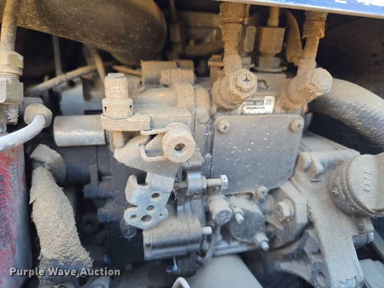 image for item EQ3577 2013 Peterbilt 386 semi truck