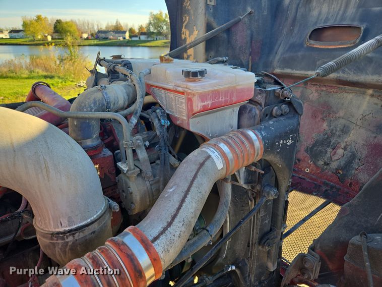 image for item EQ3577 2013 Peterbilt 386 semi truck