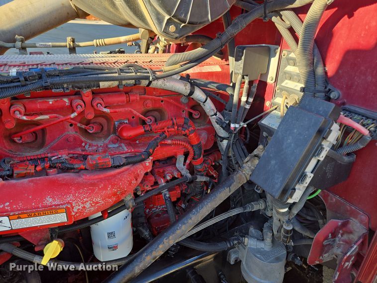 image for item EQ3577 2013 Peterbilt 386 semi truck