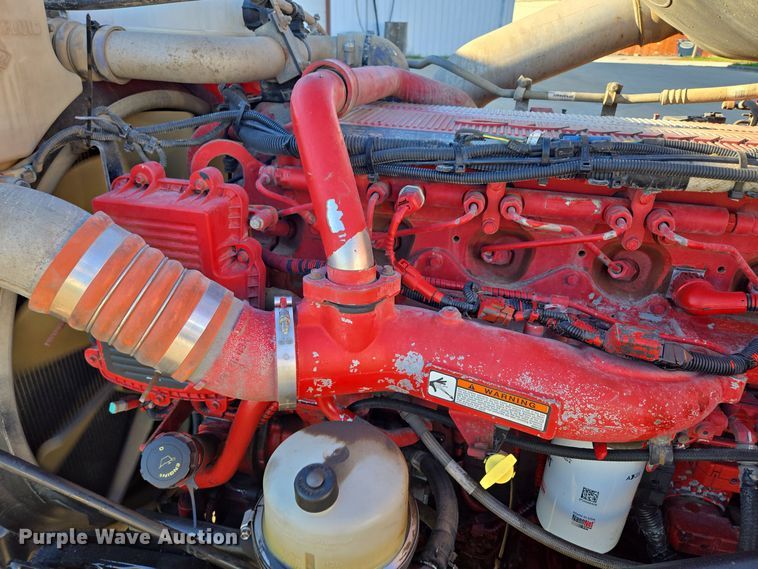 image for item EQ3577 2013 Peterbilt 386 semi truck