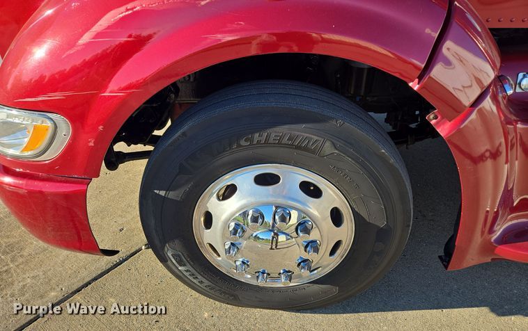 image for item EQ3577 2013 Peterbilt 386 semi truck