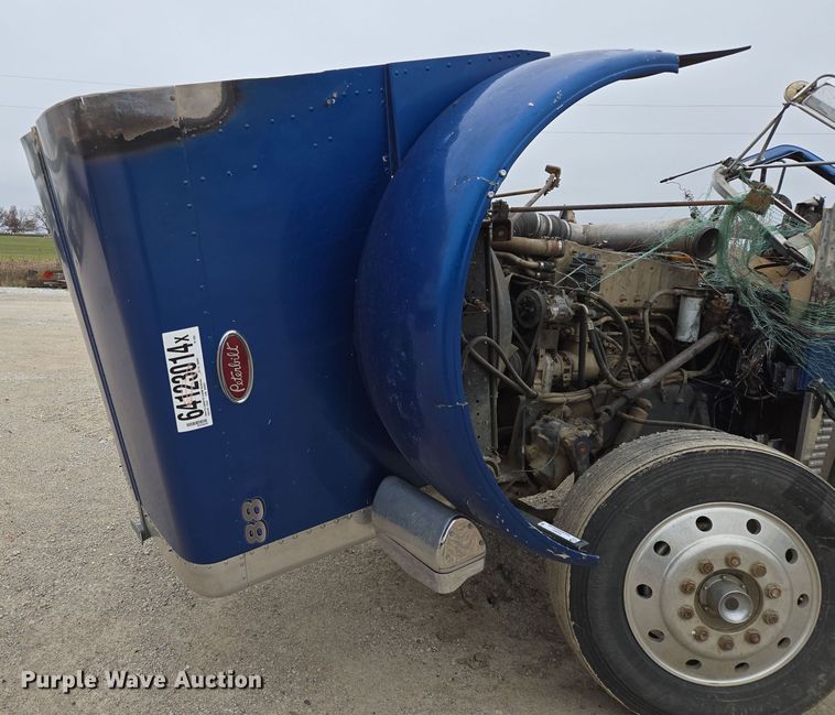 image for item EQ3657 Peterbilt  379 hood 