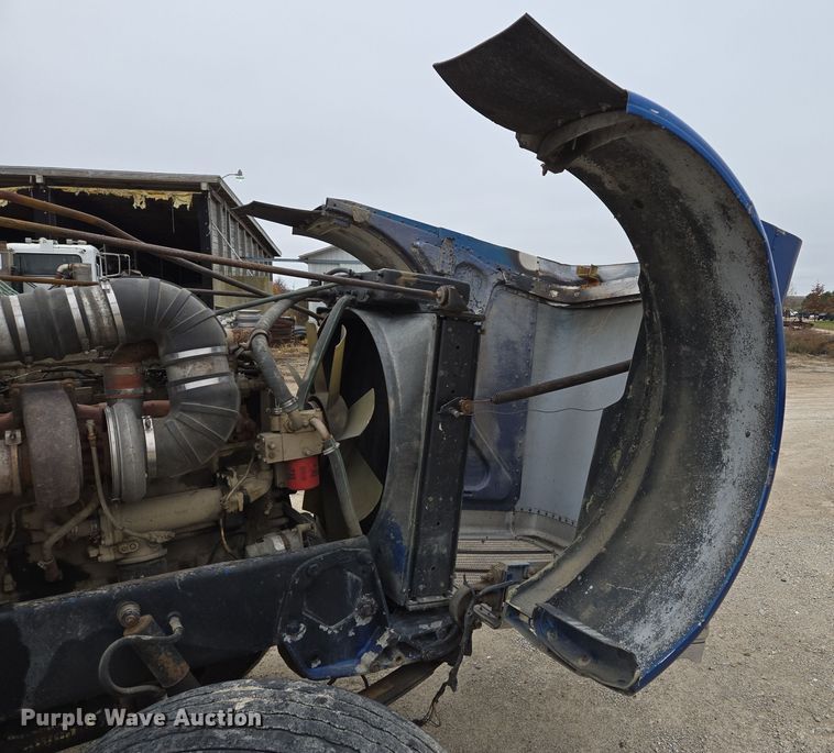 image for item EQ3657 Peterbilt  379 hood 