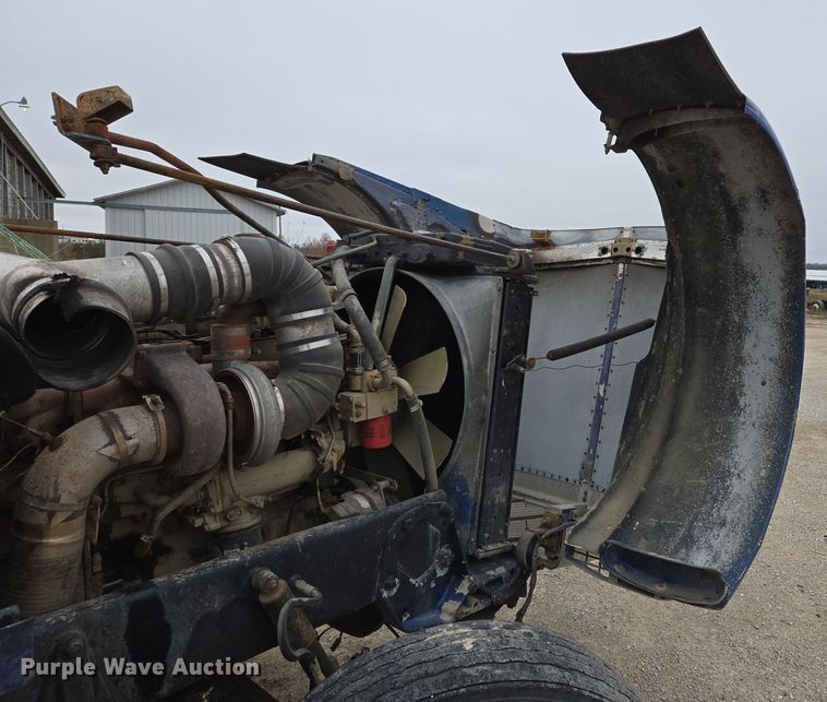 image for item EQ3657 Peterbilt  379 hood 