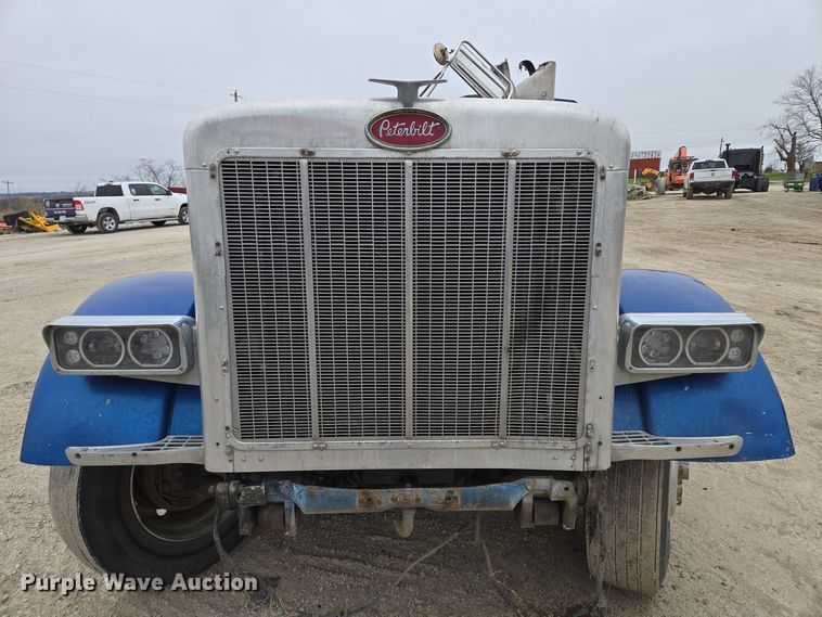 image for item EQ3657 Peterbilt  379 hood 