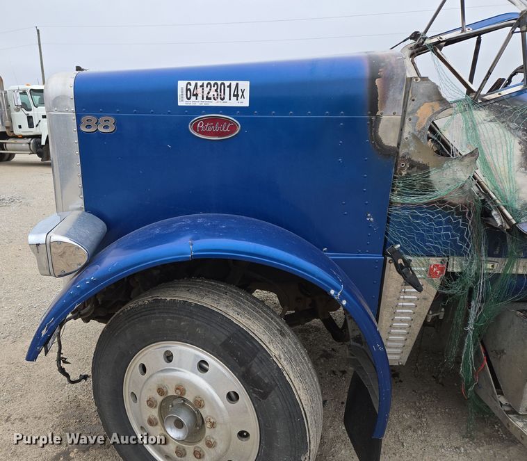 image for item EQ3657 Peterbilt  379 hood 