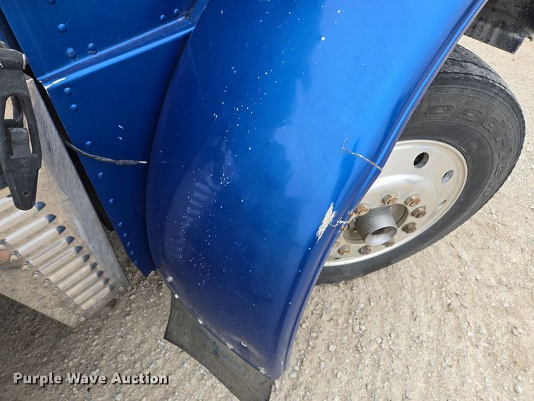 image for item EQ3657 Peterbilt  379 hood 