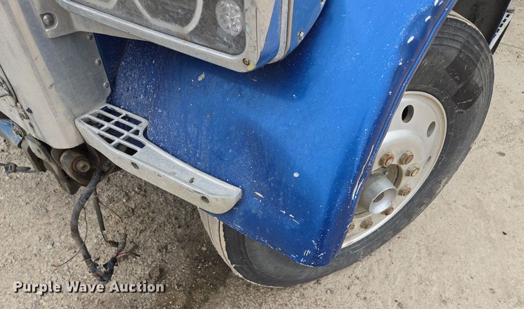 image for item EQ3657 Peterbilt  379 hood 