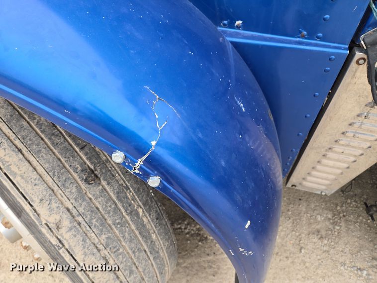 image for item EQ3657 Peterbilt  379 hood 