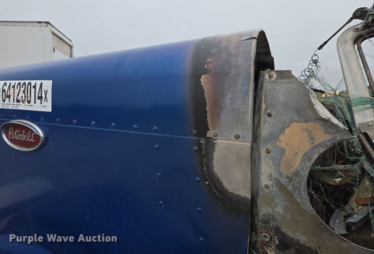 image for item EQ3657 Peterbilt  379 hood 