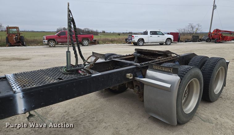 image for item EQ3658 Peterbilt truck chassis 