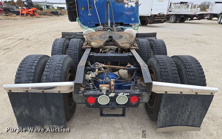 image for item EQ3658 Peterbilt truck chassis 
