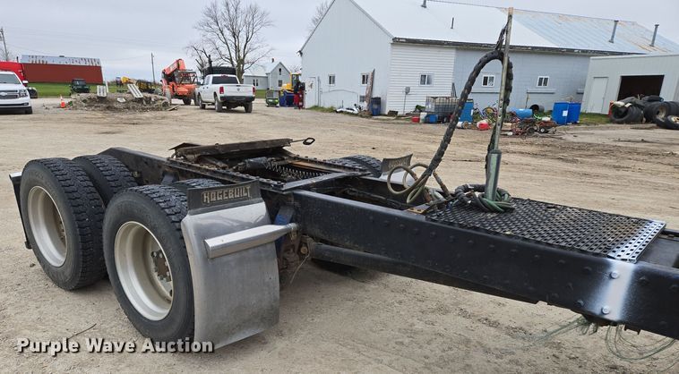 image for item EQ3658 Peterbilt truck chassis 