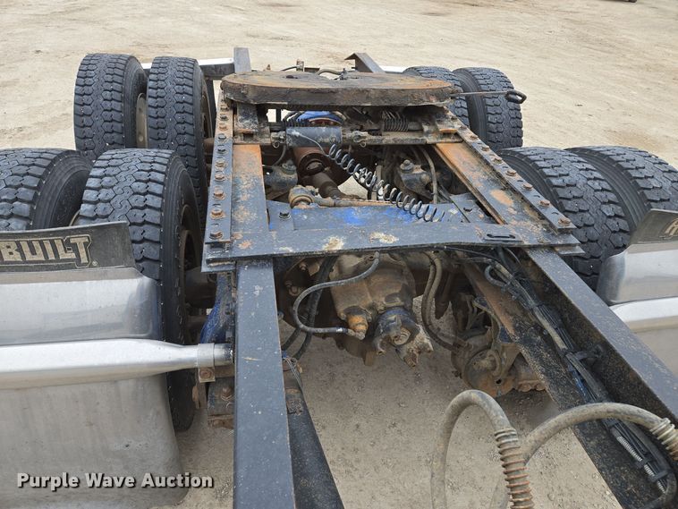image for item EQ3658 Peterbilt truck chassis 