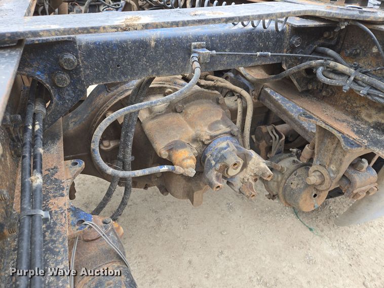 image for item EQ3658 Peterbilt truck chassis 