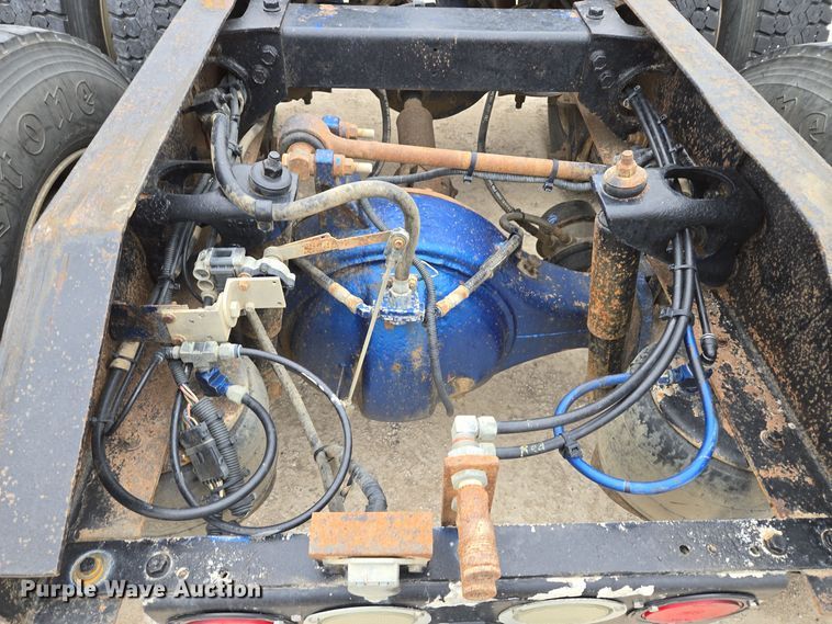 image for item EQ3658 Peterbilt truck chassis 