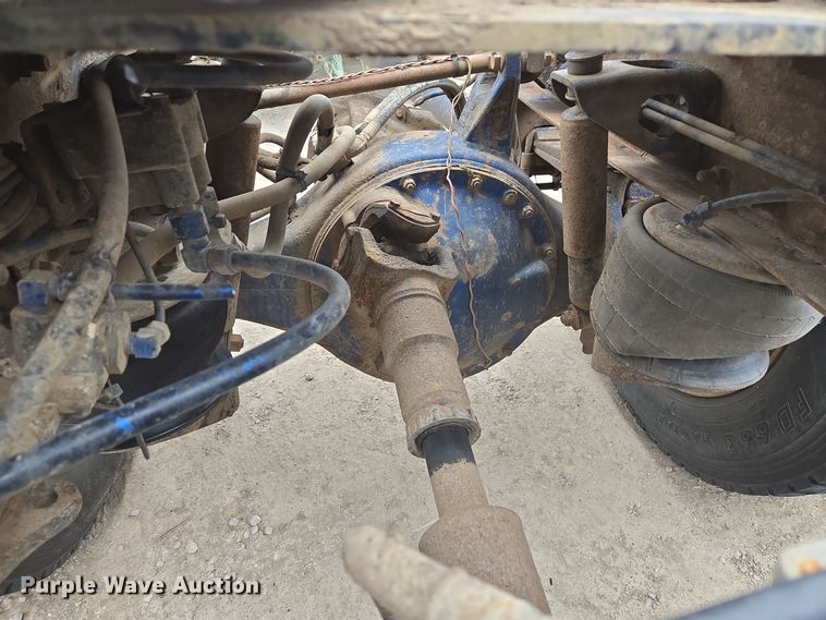 image for item EQ3658 Peterbilt truck chassis 