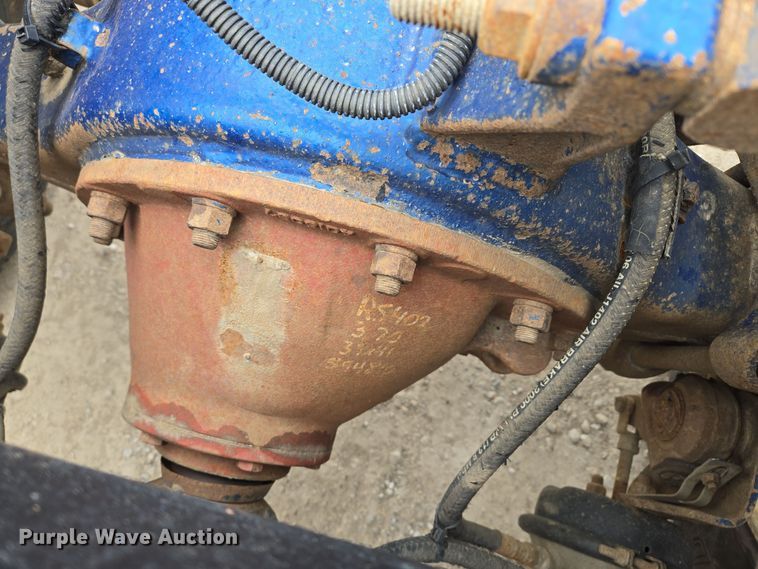 image for item EQ3658 Peterbilt truck chassis 