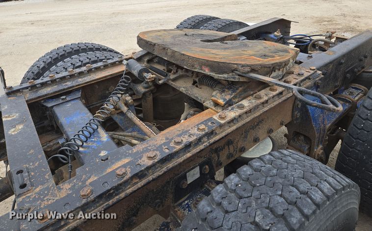 image for item EQ3658 Peterbilt truck chassis 