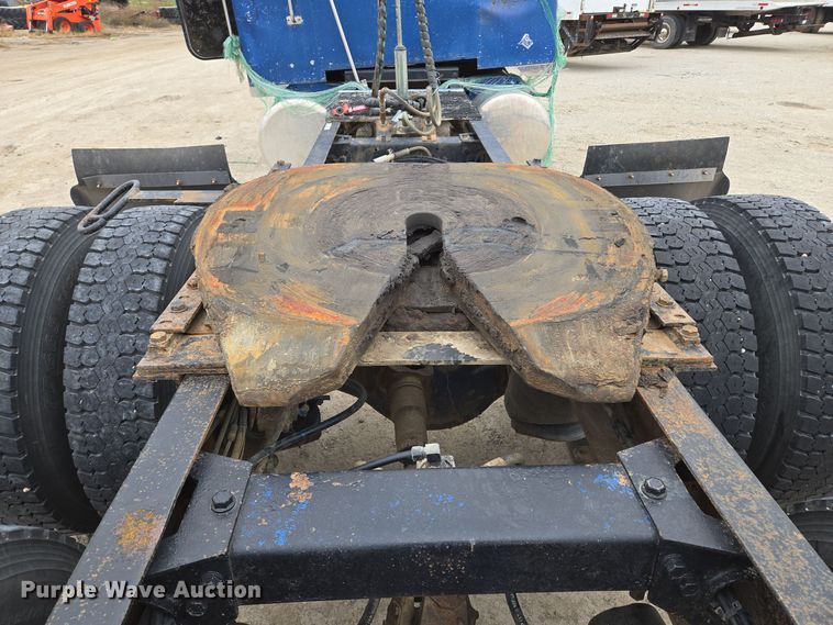 image for item EQ3658 Peterbilt truck chassis 