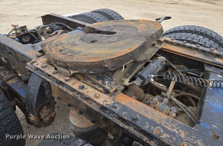 image for item EQ3658 Peterbilt truck chassis 