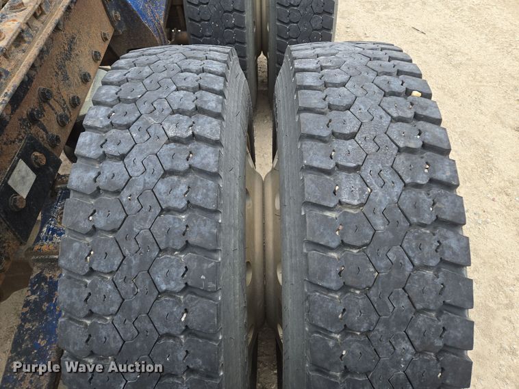 image for item EQ3658 Peterbilt truck chassis 