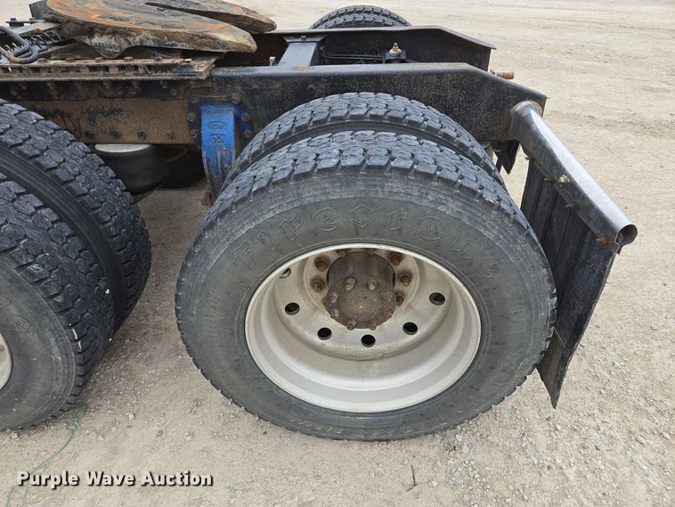 image for item EQ3658 Peterbilt truck chassis 