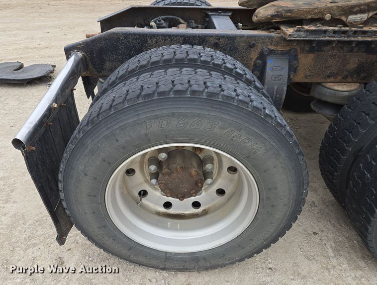 image for item EQ3658 Peterbilt truck chassis 