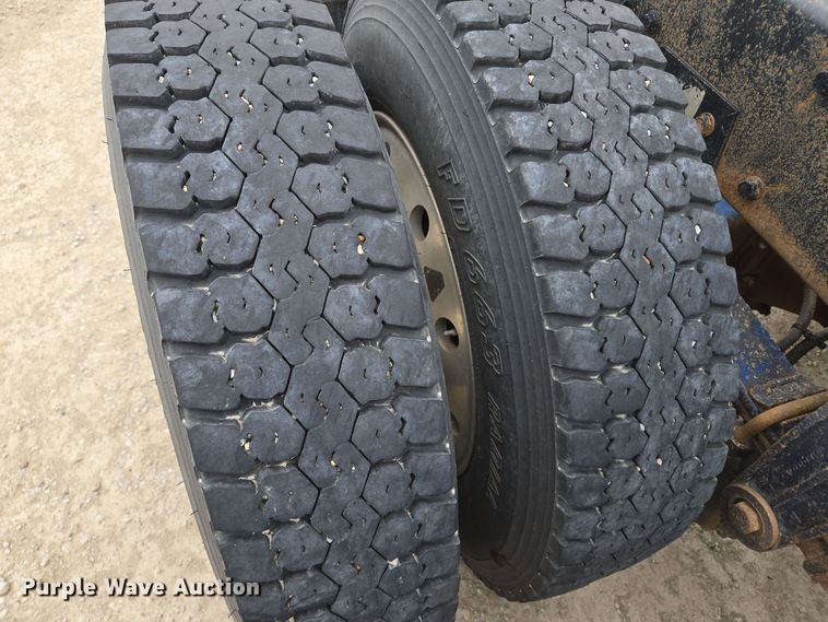 image for item EQ3658 Peterbilt truck chassis 