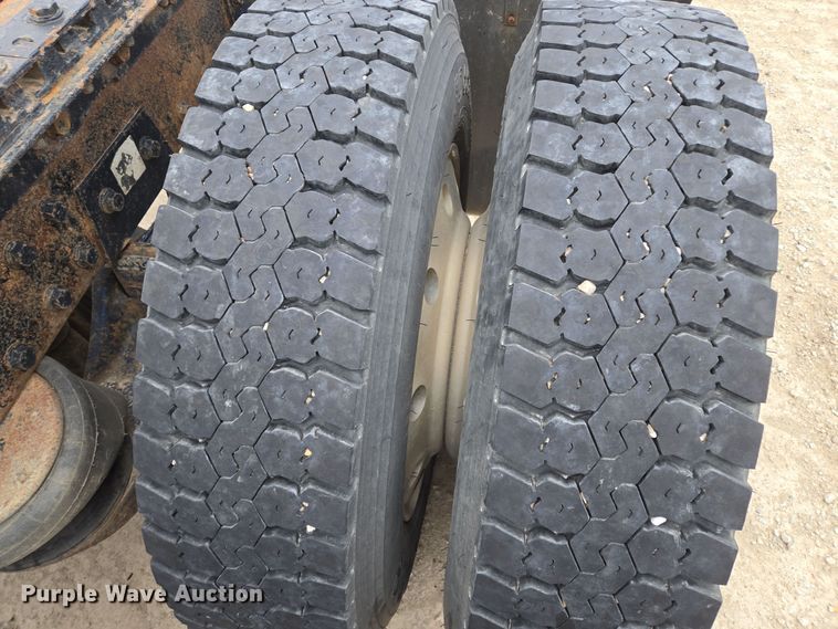 image for item EQ3658 Peterbilt truck chassis 