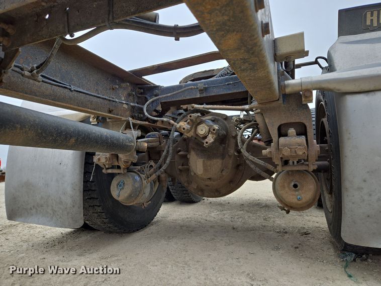 image for item EQ3658 Peterbilt truck chassis 