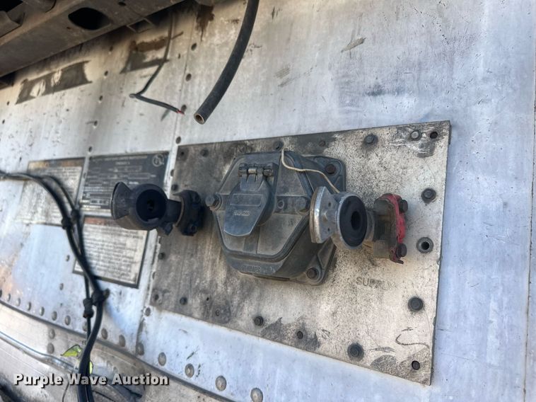 image for item ER8152 2002 Great Dane 7811T7-1A-53 refrigerated van trailer