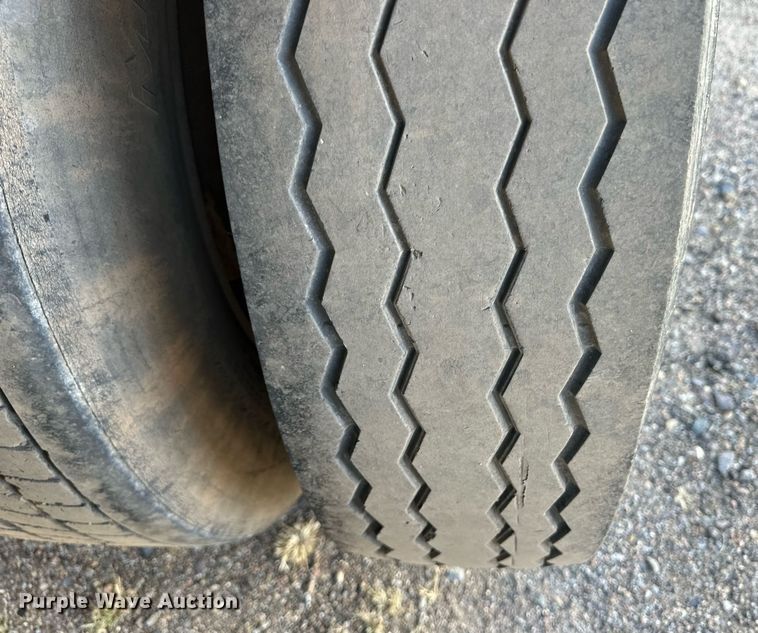 image for item ER8152 2002 Great Dane 7811T7-1A-53 refrigerated van trailer