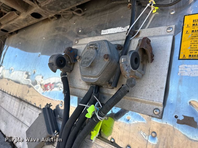 image for item ER8154 2005 Utility VS2RA refrigerated van trailer