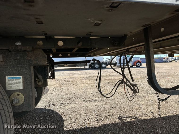 image for item ER8154 2005 Utility VS2RA refrigerated van trailer