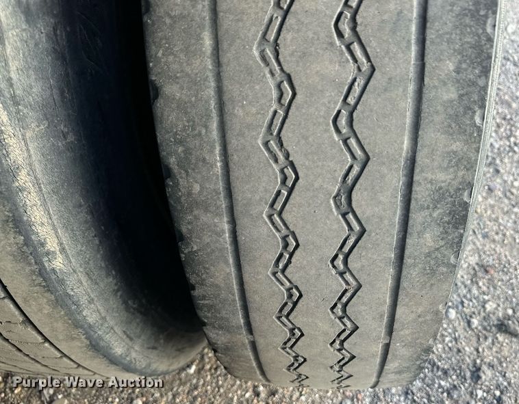 image for item ER8154 2005 Utility VS2RA refrigerated van trailer