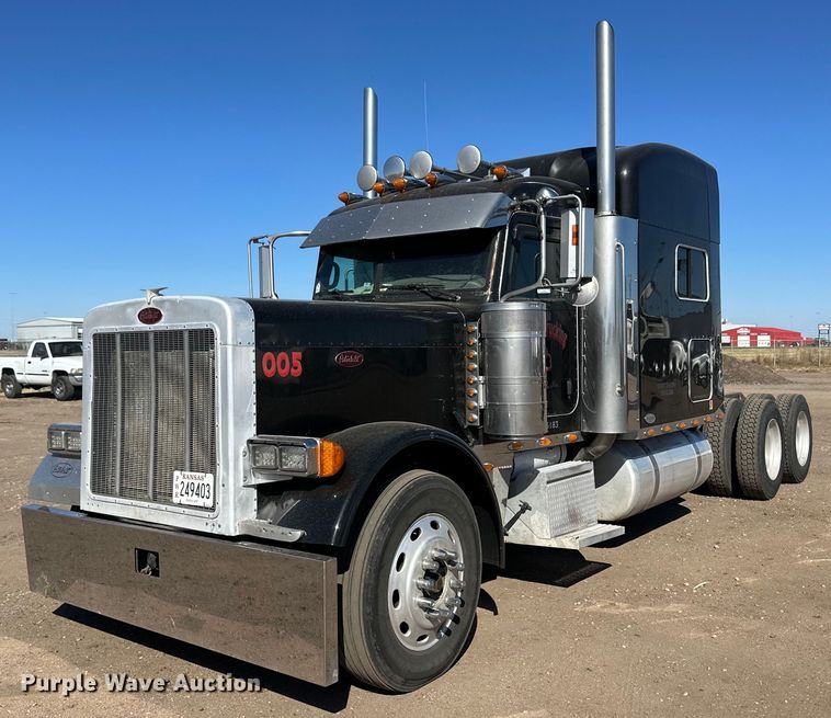 image for item ER8155 2007 Peterbilt 379 semi truck